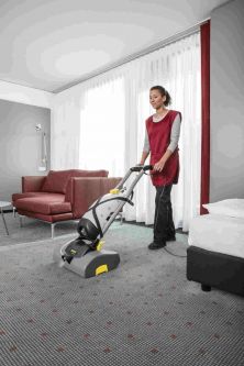 Stroj na �i�t�n� koberc� BRS 43/500 C