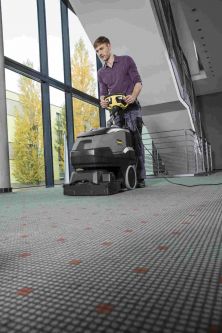 Stroj na �i�t�n� koberc� BRC 40/22 C